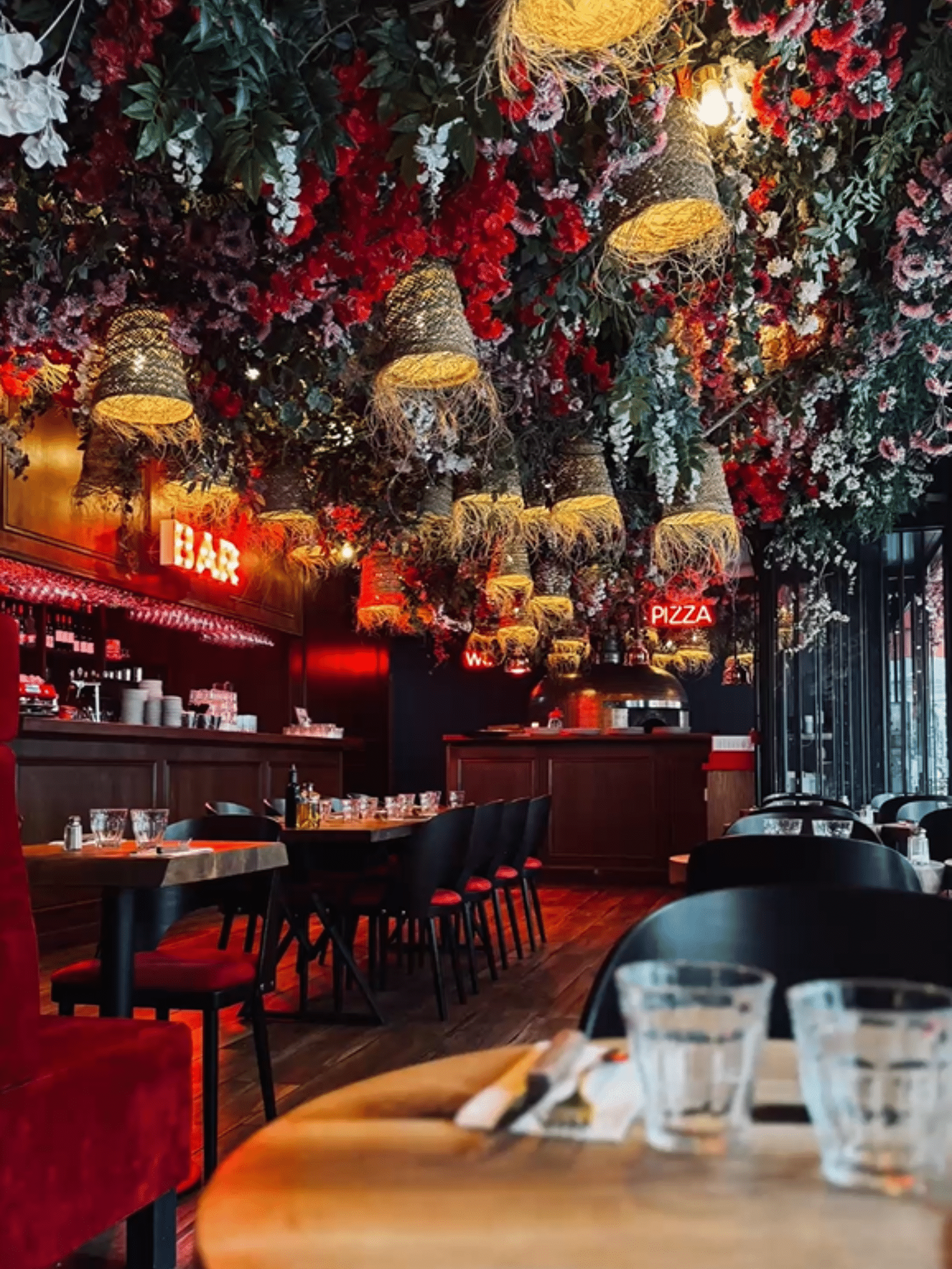FLora brasserie vous accueille tous les jours de 12h00 – 02h00